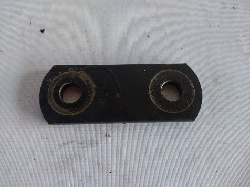 серьга передней рессоры задняя б/у - 1